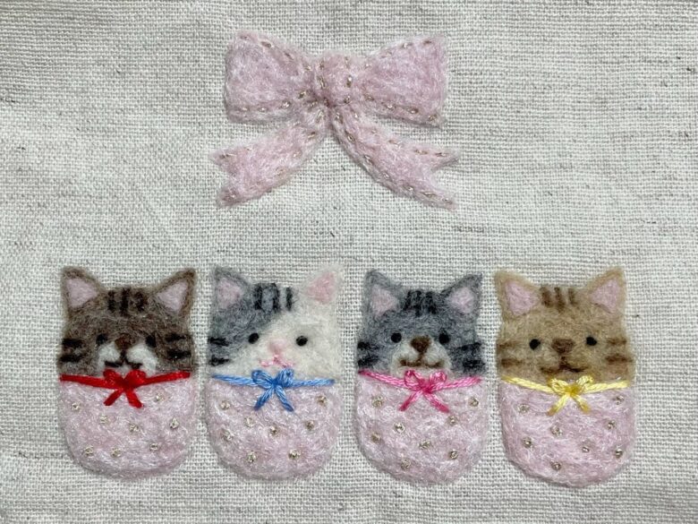 4匹の着ぐるみを着たねこ